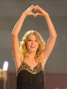 Taylor doing her heart symbol :)