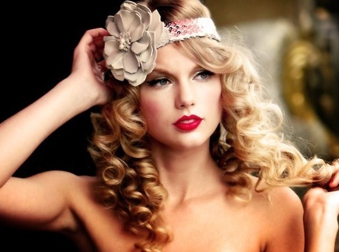 my fave pic of Taylor wearing a headband