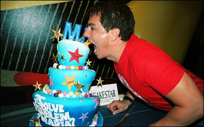  Happy Birthday,John!!! You don't look a dia over 35.Save me some cake...xD