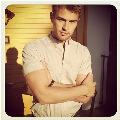  Theo's sexy arms<3