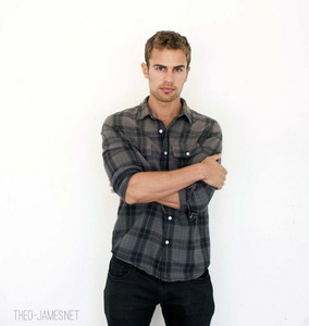  Theo is too sexy for words<3