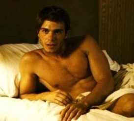  Do Matt on a cama and touch him everywhere!!! :P