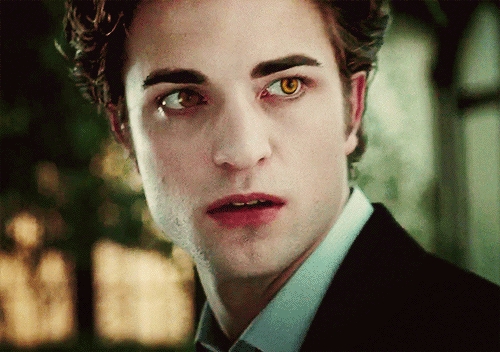  Robert's eyes stand out because he's wearing goud contacts.How often do u see guys with golden eyes?<3