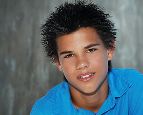  a young Taylor Lautner with spiky hair<3