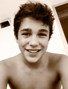 Austin Carter Mahone<3 his personality, smile, humor, everything(: