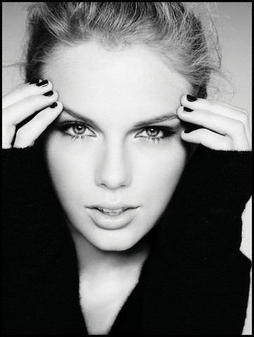 Taylor Vogue.:}