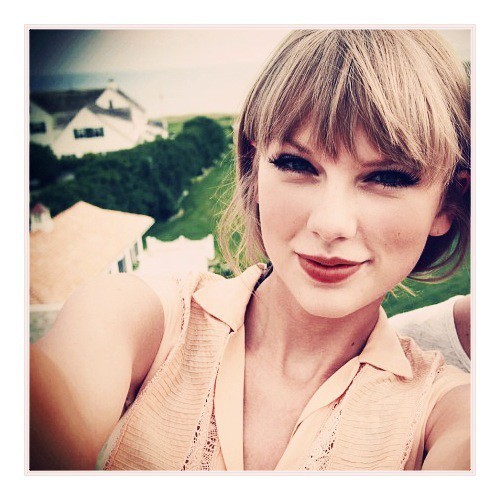Taylor selfie.:}