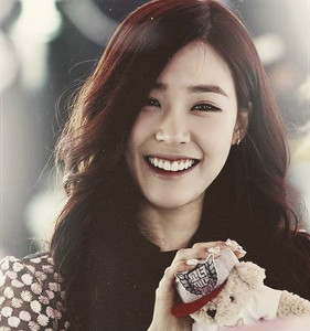  My bias is fany and i have lots and lots of fav pic of her so.. in the end i just randomly picked one..^^ still... one of my fav.. XD