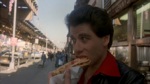  John eating a pizza, bánh pizza :)