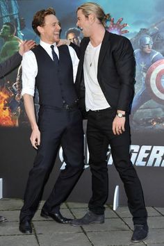  Tom Hiddleston fangirling over his Thor co-star Chris Hemsworth:)