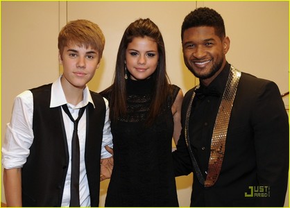  Selena with justin and usher!