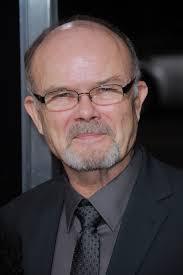 I wanted to watch something good starring Kurtwood Smith. I really liked him in the series "That '70s show" and in "House MD". I checked his filmography and there it was. The series had some positive reviews, so I decided to check it out.