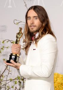  Jared with his well deserved Best Supporting Academy Award<3