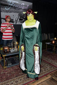  Colton Haynes as Fiona is the best costume ever imo!! XD