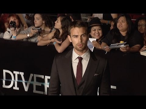  sexy Theo earlier this tahun at the Divergent premiere<3
