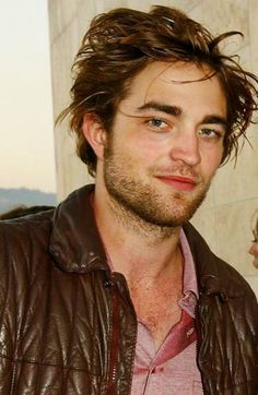  messy hair makes him even sexier<3