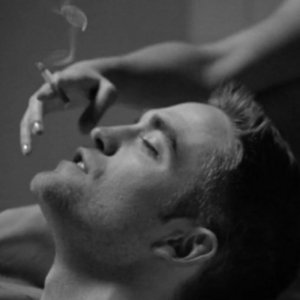  I wish he'd quit,but he is smoking hot with 或者 without a cigarette<3