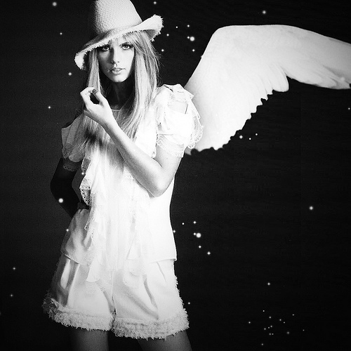 Tay with angel wings*o*❤ ❥
