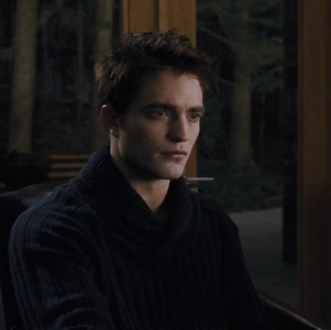  Robert,as Edward Cullen,wearing a sweater<3