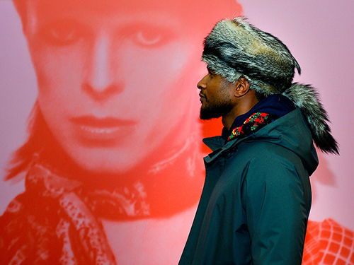  just read that Usher took his son to a Bowie exhibit - what an awesome dad!