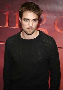  Robert looking gorgeous in this black jumper<3