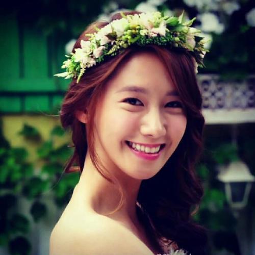  im yoona is the most beautiful cute looking member to me