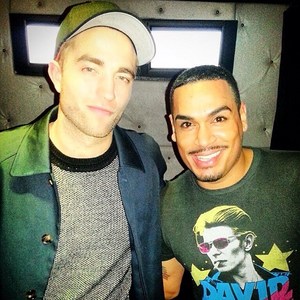 a newish pic of my babe from Nov.11.Hey Hanna,check out the shirt the guy next to Rob is wearing<3