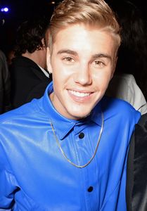  Bieber with shiny hair<3