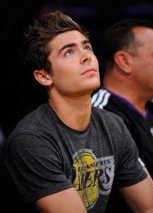  Zac looking up<3