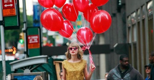  Taylor with balloons link (Taylor with cake) : http://www.billboard.com/articles/events/women-in-music-2014/6406039/aretha-franklin-happy-birthday-taylor-swift