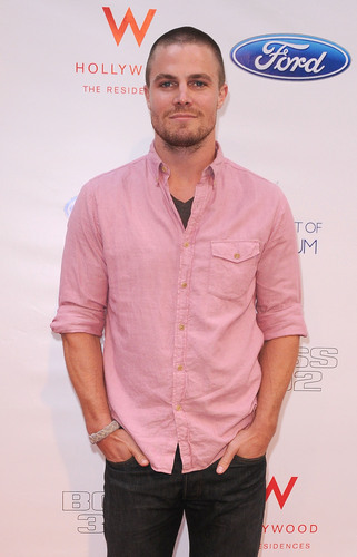 Stephen Amell in pink<3