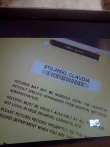  In teen 狼 season 3b episode 5stiles goes to his the hospital and scotts mom melissa mcall looks at his file