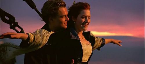  Leo standing behind Kate in Titanic<3