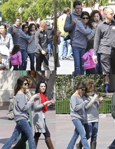 http://celebcafe.org/wp-content/uploads/2014/12/Selena-Gomez-Spending-Quality-Time-With-Family-Makes-It-Easy-To-Forget-Justin.jpg