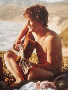  a young Jamie from the side<3