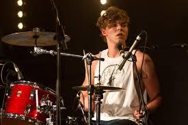  ASHTON IRWIN IS THE BEST 鼓手 IN THE WHOLE WORLD
