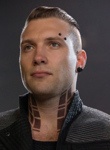  Jai Courtney from Divergent with piercings<3
