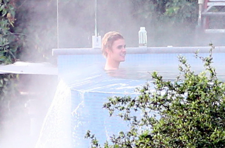  Justin Bieber getting steamy<3