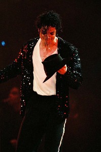  Hard question! I প্রণয় his performance of Billie Jean during Dangerous tour, জ্যাম (with that amazing intro), Black অথবা white, Man in the mirror.. Sorry I couldn't pick only one হাঃ হাঃ হাঃ :)))