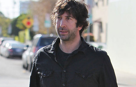  David Schwimmer (Ross from Friends) looks much better without that stubble and can use a good hair cut.
