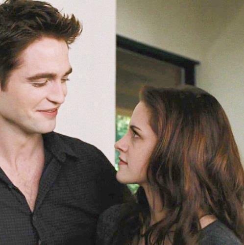  Robert staring at the lovely Kristen in a scene from BD part 2<3
