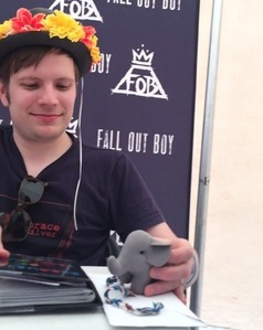  Patrick Stump because he's a 《勇敢传说》 little man who has been through so much shit and I'm just so proud of him <3