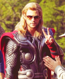  my fave Avenger looking ultra cool in those shades<3