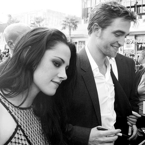  my প্রতীকী is a pic of 2 of my fave celebs,Kristen Stewart and Robert Pattinson<3