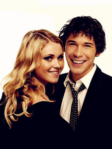  Eliza Taylor and Bob Morley (Clarke and Bellamy from "The 100")