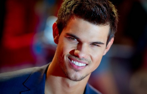  Taylor's gorgeous teeth<3