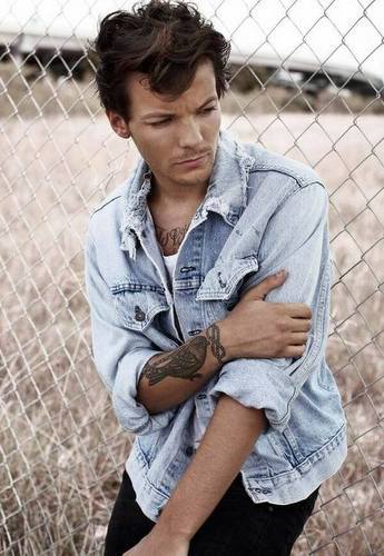 n misses h🕰 on X: No other words. Just Louis Tomlinson wearing a denim  jacket while holding a cigarette. I vote #Louies for #BestFanArmy at the  #iHeartArwards  / X