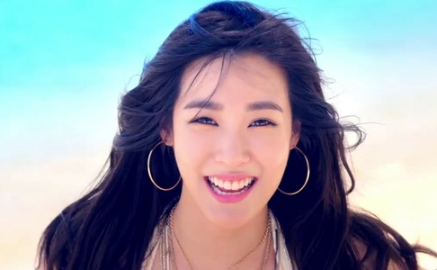  1. Tiffany ^^ (Actually, she's my 7th bias) I very like Tiffany in this MV. She looks like 上, ページのトップへ singer, Demi Lovato in 2009. I'm a big ファン of Demi so I really like Tiff in this MV 2. Yoona. I prefer Yoona is cute than beautiful X) 3. Taeyeon. Always bright as usual 4. Seohyun. Yes she looks young and fresh. She looks like maknae 5. Hyoyeon. Yes she become prettier and prettier since I Got A Boy era. Now she also looks younger than before 6. Yuri. Yes she is sexiest in bikini outfit. But when she wear hat and braid hair I think she was no longer fit with cute image 7. Sunny. I think Sunny もっと見る looks like Ariel mermaid than Taeyeon. Finally, her short hair is go away XD 8. Sooyoung. She's my bias but I'm agree that other member もっと見る prettier than her. Pftt.. really dislike her short hair. I miss Sooyoung's long hair T_T
