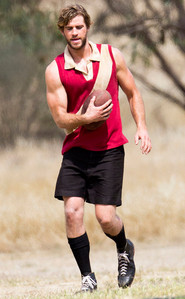  Hemsworth's hot biceps<3