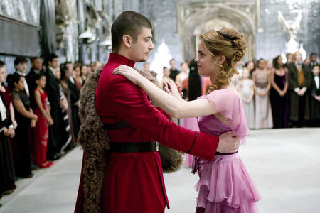 Emma as Hermione at the Yule Ball


http://harrypotter.wikia.com/wiki/File:Krum_Granger.jpg

http://www.fanpop.com/clubs/krum-and-hermione/images/16994593/title/viktor-hermione-wallpaper

http://www.fanpop.com/clubs/krum-and-hermione/images/16833774/title/viktor-hermione-photo